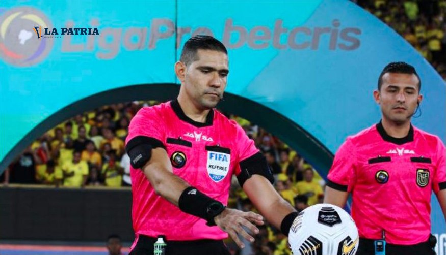 Árbitros ecuatorianos dirigen el partido Bolivia-Perú