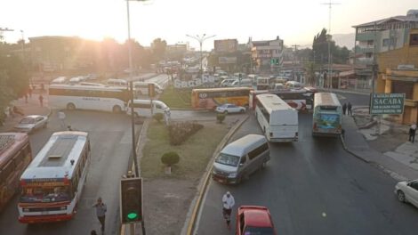 Acuerdo en Sacaba para levantar bloqueo que afectó a miles de vehículos
