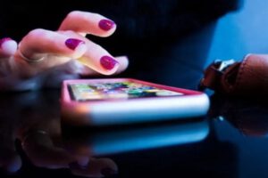 Uso del celular y ansiedad en la era digital