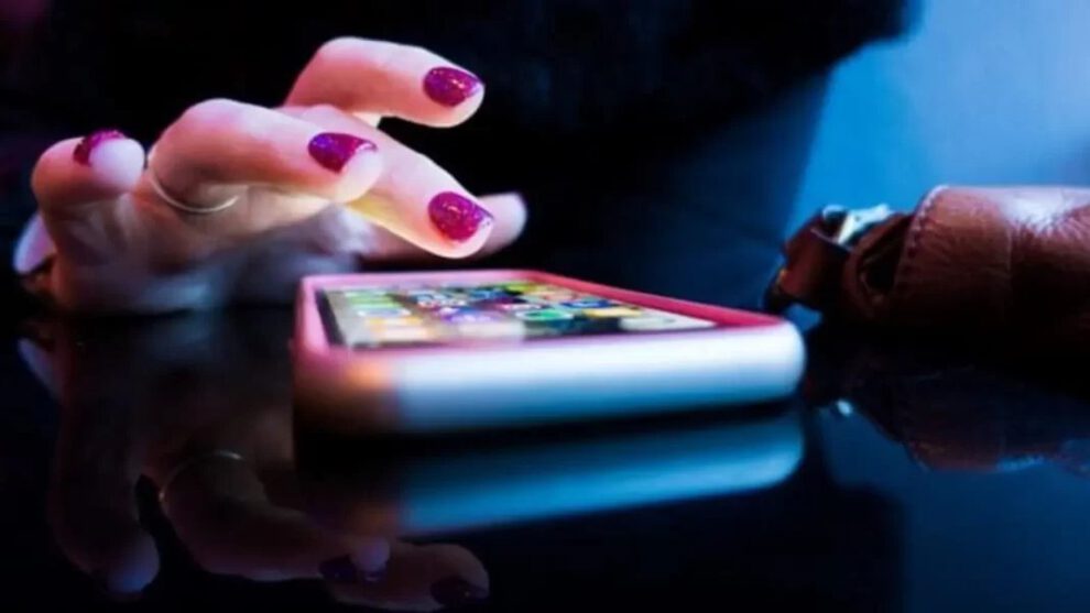 Uso del celular y ansiedad en la era digital
