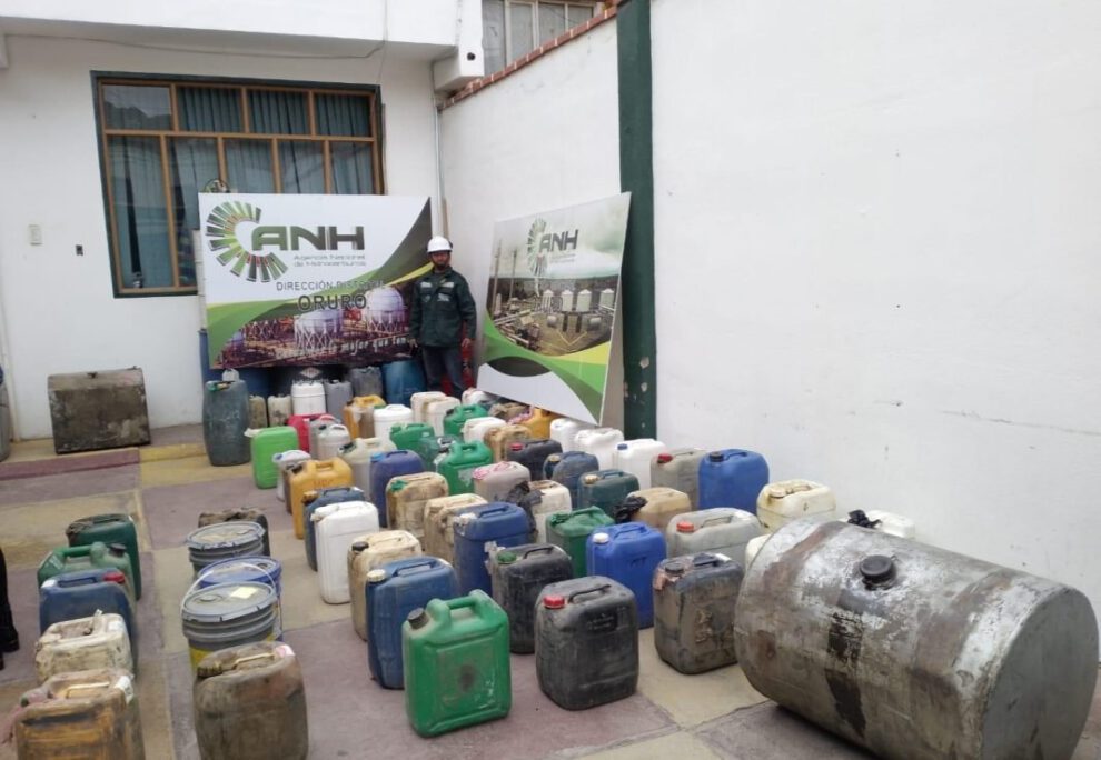 Combustible ilegal decomisado en Pisiga