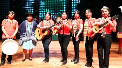 Premiación a las ganadoras del primer lugar en el Festival de Canto Social Abya Yala 2023