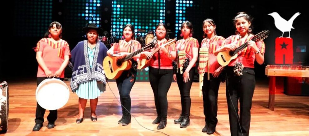 Premiación a las ganadoras del primer lugar en el Festival de Canto Social Abya Yala 2023