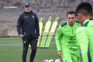 Antonio Carlos Zago dirige la selección boliviana en su preparación para el partido contra Perú