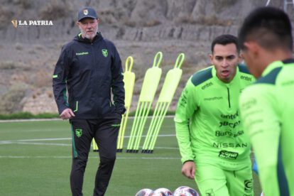 Antonio Carlos Zago dirige la selección boliviana en su preparación para el partido contra Perú