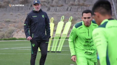 Antonio Carlos Zago dirige la selección boliviana en su preparación para el partido contra Perú