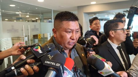 El diputado Froilán Mamani discute sobre el PGE Reformulado