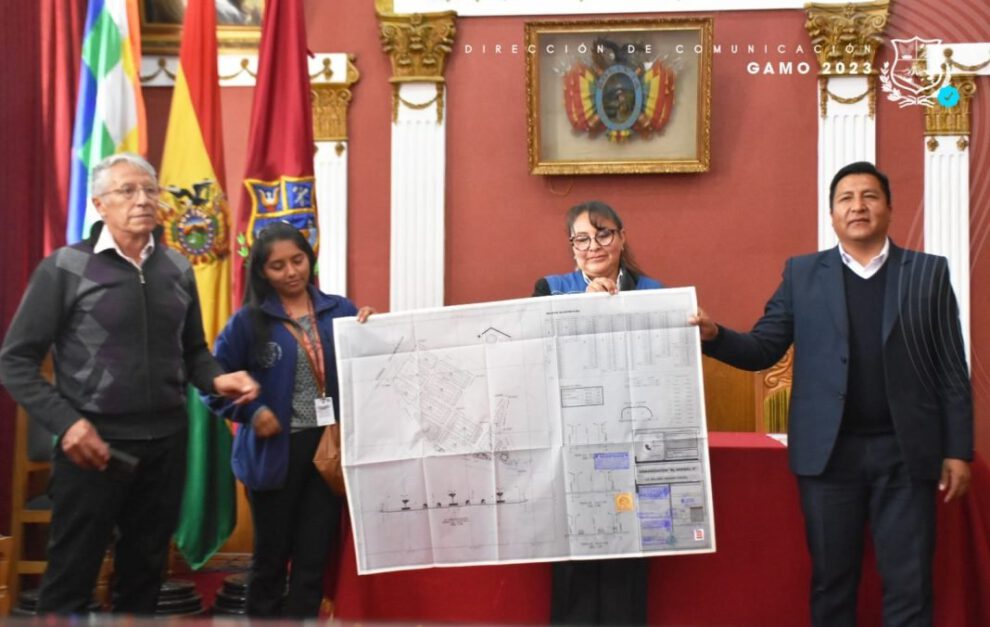 Entrega de planimetrías en Urbanización El Arenal II por GAMO