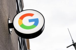 Google demanda estafadores por propagar malware con su chatbot de IA