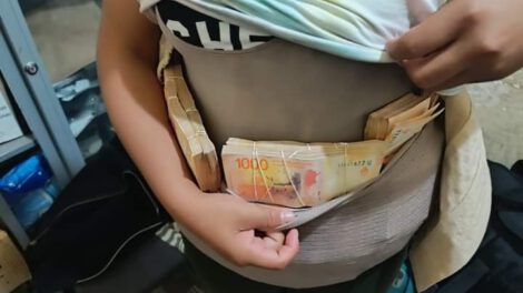 Aprehenden a mujer con 14.8 millones de pesos argentinos intentando cruzar la frontera ilegalmente