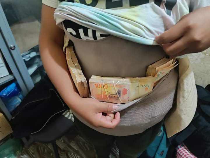 Aprehenden a mujer con 14.8 millones de pesos argentinos intentando cruzar la frontera ilegalmente