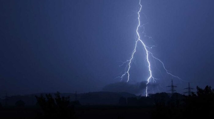 Descarga eléctrica en Ckochas causa tragedia