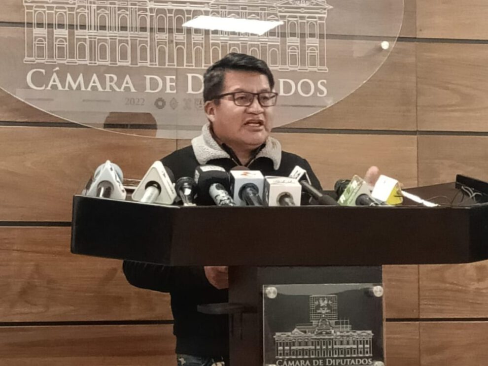 Distribución ilegal de gasolina por hijos de Presidente Arce