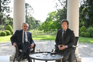 Transición gubernamental en Argentina entre Alberto Fernández y Javier Milei