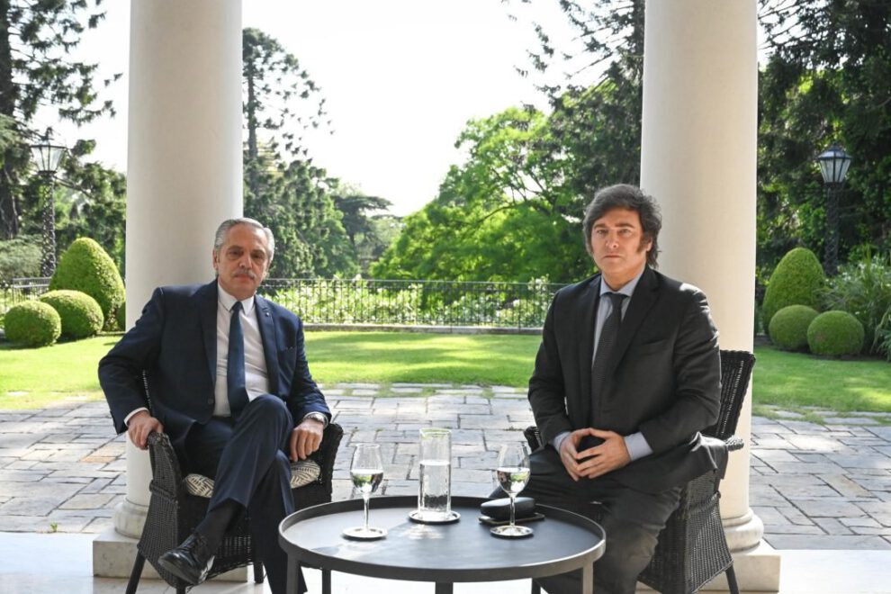 Transición gubernamental en Argentina entre Alberto Fernández y Javier Milei