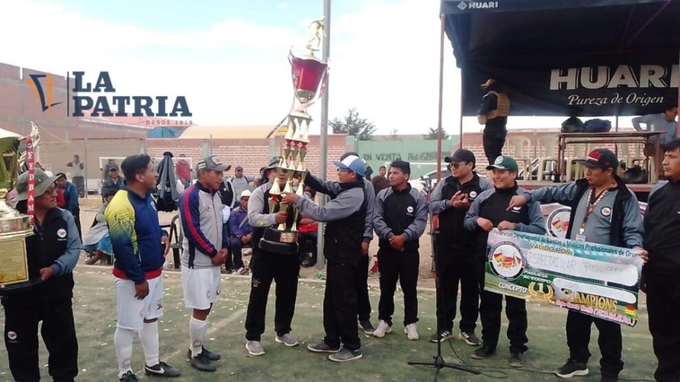 Torneo de fútbol Santa Cecilia con campeones destacados