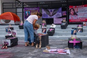 Madres de mujeres desaparecidas y asesinadas protestan en Tuxtla Gutiérrez, México