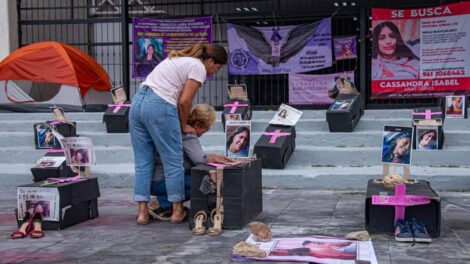 Madres de mujeres desaparecidas y asesinadas protestan en Tuxtla Gutiérrez, México
