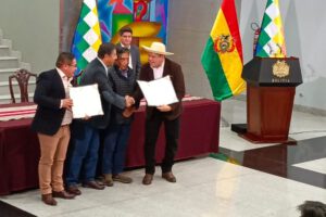 Luis Arce promulga ley de modificación al PGE reflejando la economía mejorando