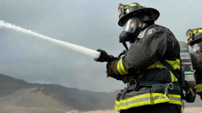Donación de cascos a Bomberos Antofagasta