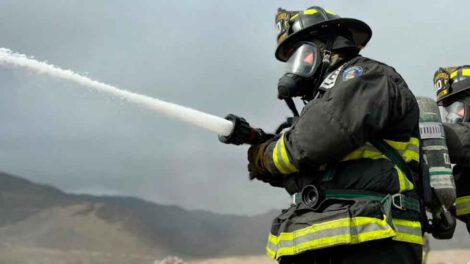 Donación de cascos a Bomberos Antofagasta