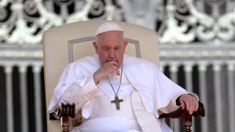 Papa Francisco no puede asomarse a la plaza San Pedro debido a inflamación pulmonar