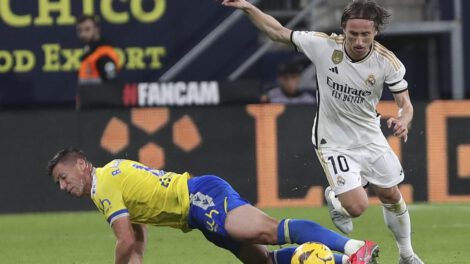 Lesión de Luka Modric durante el partido contra el Cádiz CF