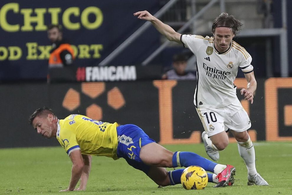 Lesión de Luka Modric durante el partido contra el Cádiz CF
