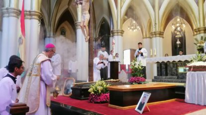 Monseñor Ricardo Chávez Alcazar y Monseñor Tomás Raimundo Chávez Uria en La Catedral