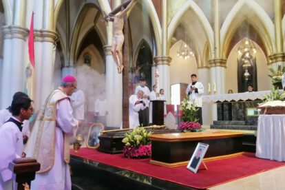 Monseñor Ricardo Chávez Alcazar y Monseñor Tomás Raimundo Chávez Uria en La Catedral