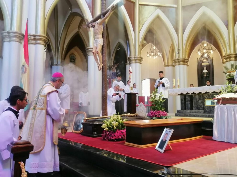 Monseñor Ricardo Chávez Alcazar y Monseñor Tomás Raimundo Chávez Uria en La Catedral