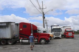 Bloqueos viales en Panamá afectan a choferes de transporte de carga