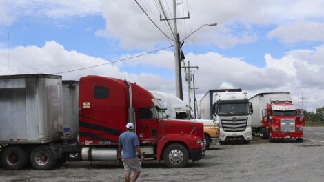Bloqueos viales en Panamá afectan a choferes de transporte de carga