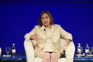 Dina Boluarte denuncia maniobra política en su contra
