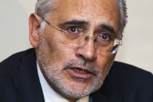 Carlos Mesa: El populismo tiene como elemento esencial la construcción de un espacio indefinido de poder