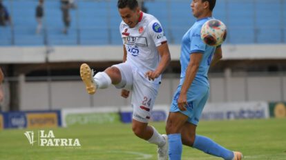 Copa División Profesional entre Universitario de Vinto y Bolívar