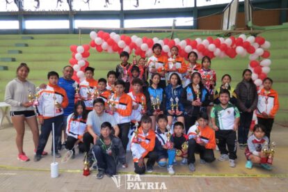 Torneo de bádminton en Oruro