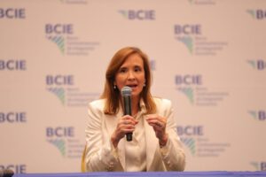 Gisela Sánchez BCIE asume liderazgo en transformación institucional