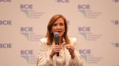 Gisela Sánchez BCIE asume liderazgo en transformación institucional