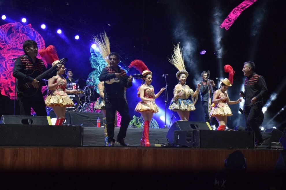 Llajtaymanta enamoró al público al ritmo de la morenada