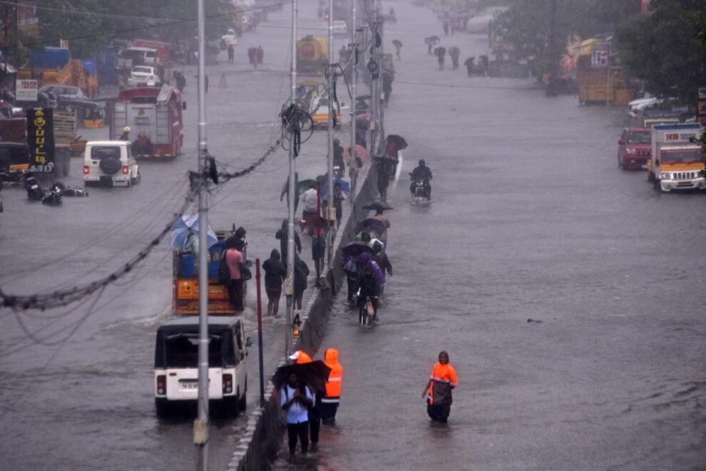 Evacuación masiva en India por el ciclón Michaung