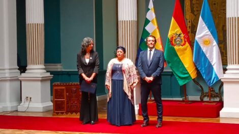 Embajador argentino en Bolivia es condecorado por el Gobierno boliviano