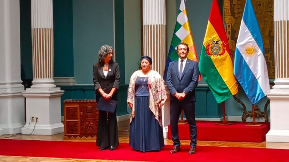 Embajador argentino en Bolivia es condecorado por el Gobierno boliviano