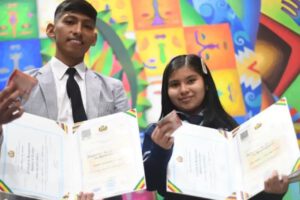 Bachilleres en Bolivia recibirán sus diplomas a partir del 12 de diciembre