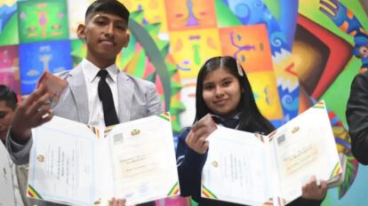 Bachilleres en Bolivia recibirán sus diplomas a partir del 12 de diciembre