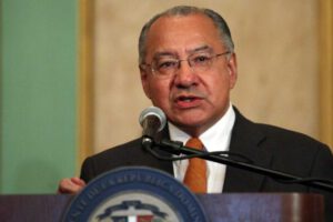 Exembajador de EE.UU. arrestado por espionaje para Cuba