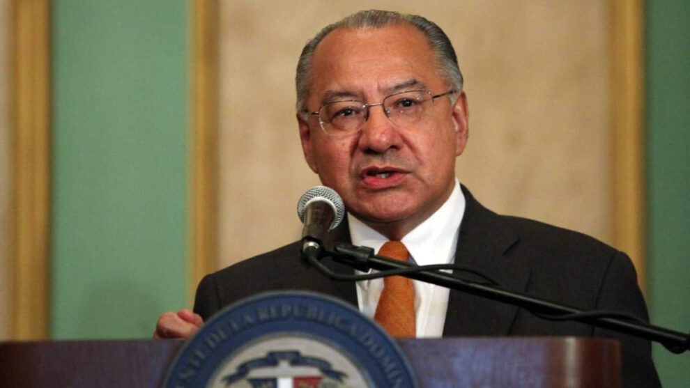 Exembajador de EE.UU. arrestado por espionaje para Cuba