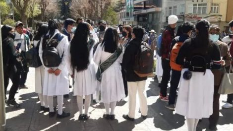 Investigación sobre presunta violación grupal de menores