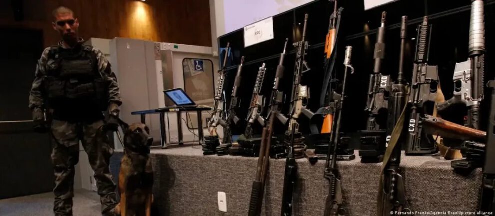 Operación policial desmantela red internacional que importó 43.000 armas a Sudamérica