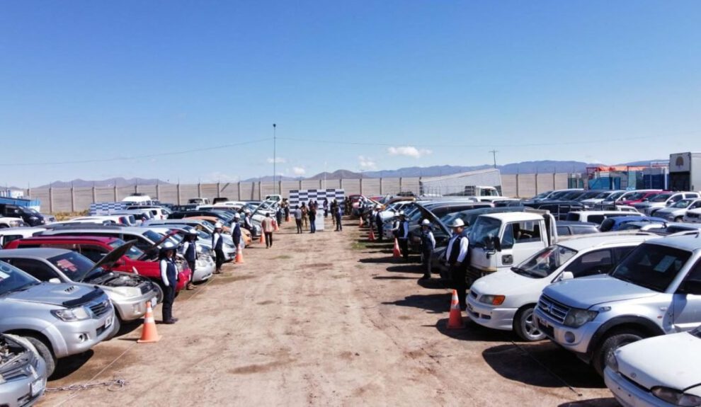 Aduana Nacional incauta vehículos indocumentados en Oruro